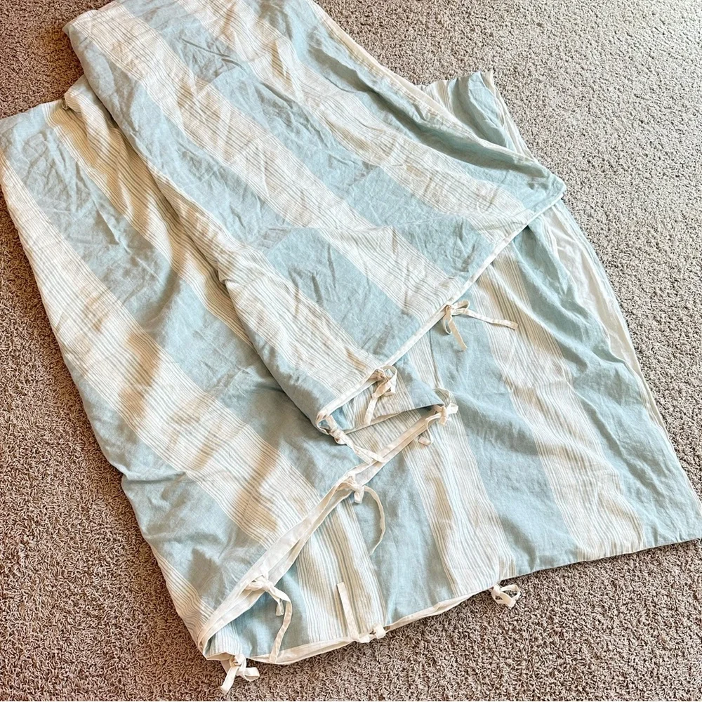 WEST ELM King Sized Duvet Cover Seafoam and Cream Striped Excellent Condition!